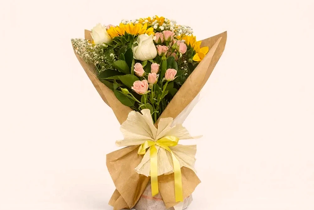 Buquê Misto com Girassol, Rosas e Mini Rosas, imagem ilustrativa