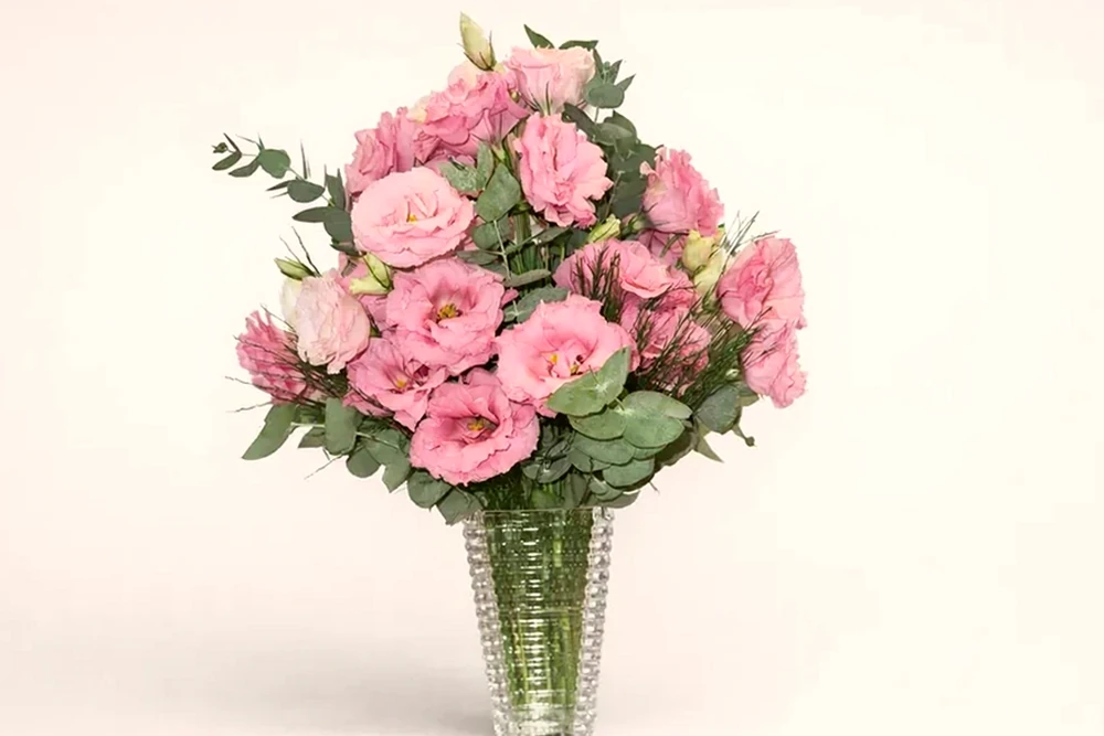 Arranjo Elegante com Lisianthus Rosas em Vaso de Vidro, imagem ilustrativa