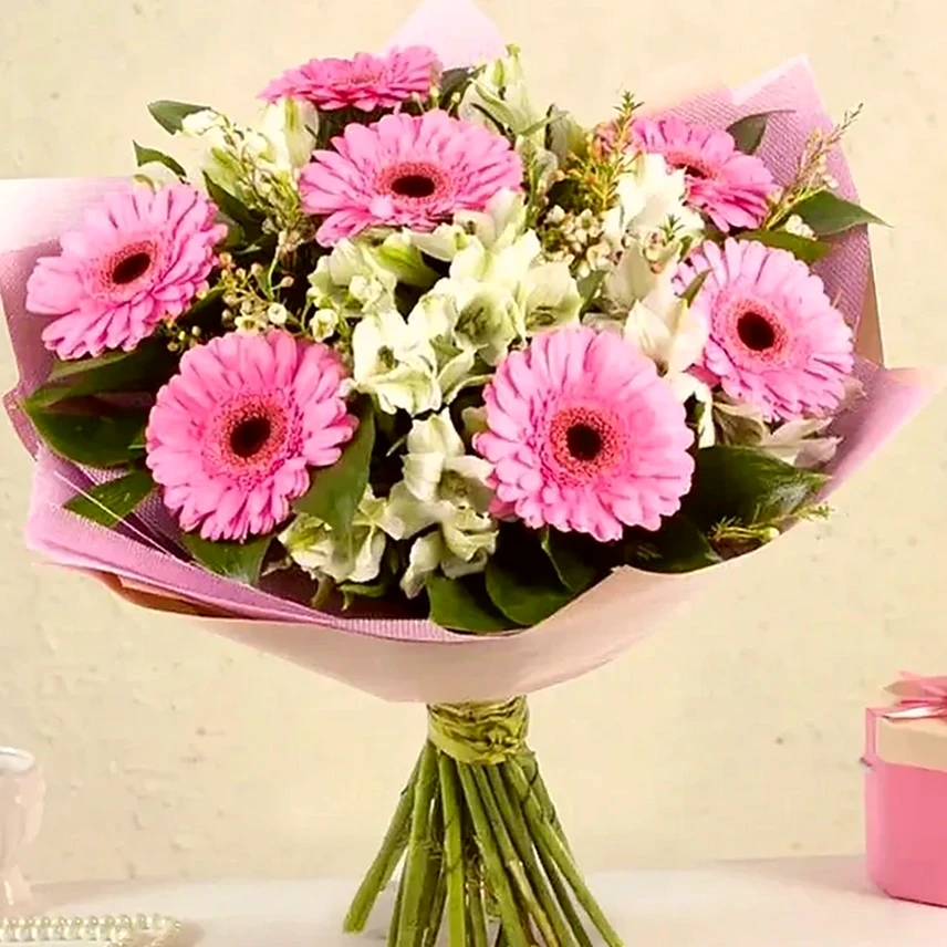 Primavera Encantada: Buquê de Gerbera Rosa com Astromélias, imagem ilustrativa