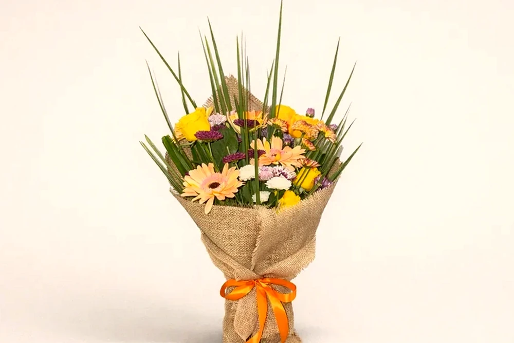 Beleza Natural: Buquê de Flores Variadas com Envoltório de Palha, imagem ilustrativa