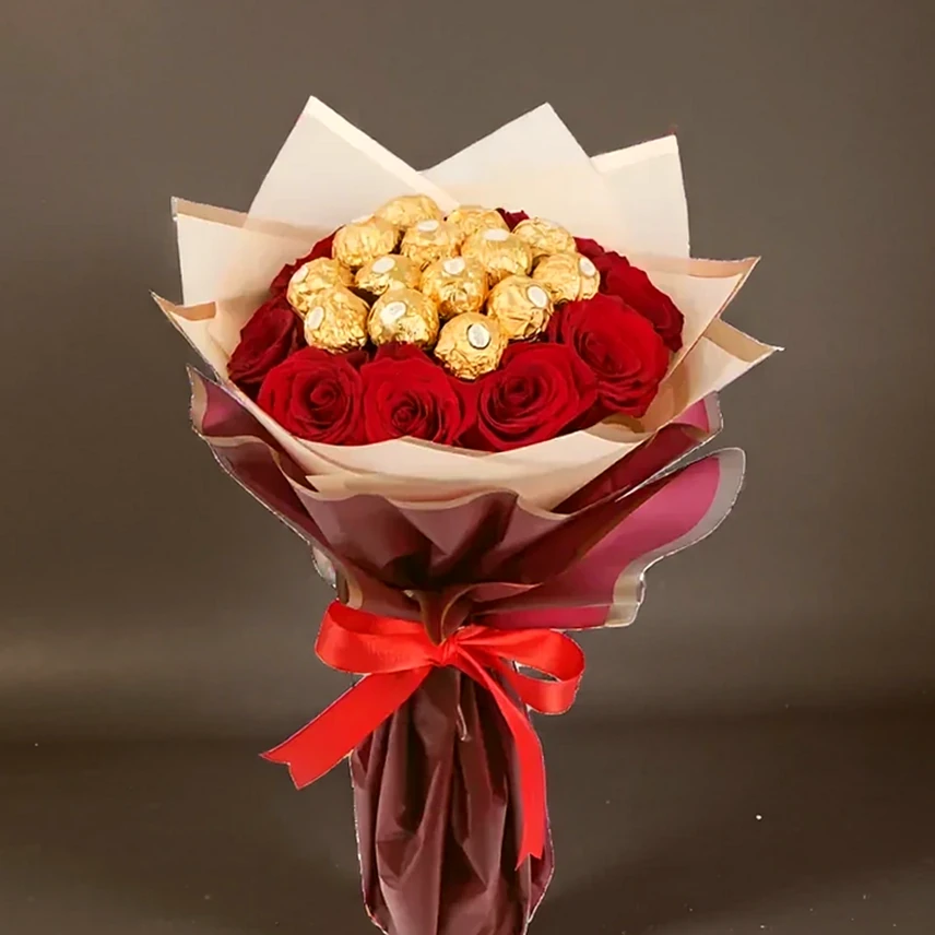 Buquê de Rosas Vermelhas com Ferrero Rocher - Elegância e Doçura, imagem ilustrativa
