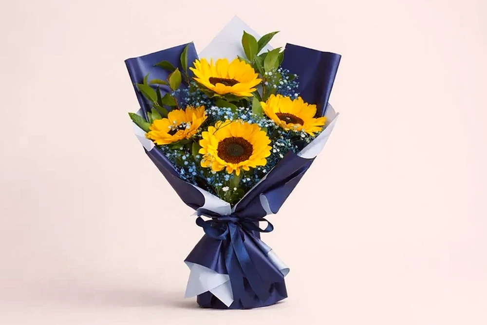 Buquê de Girassóis e Flores Azuis - Equilíbrio de Beleza e Natureza, imagem ilustrativa