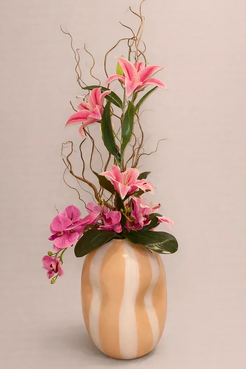 Arranjo Artificial de Lírios e Orquídeas Rosas, imagem ilustrativa