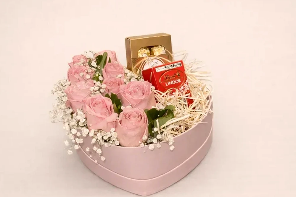 Coração de Rosas e Chocolates Finos - Presente Perfeito para Quem Você Ama, imagem ilustrativa