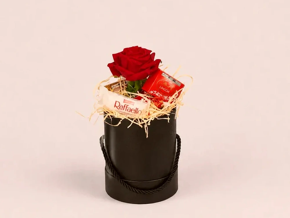 Caixa Premium com Rosa Vermelha e Chocolates Finos, imagem ilustrativa