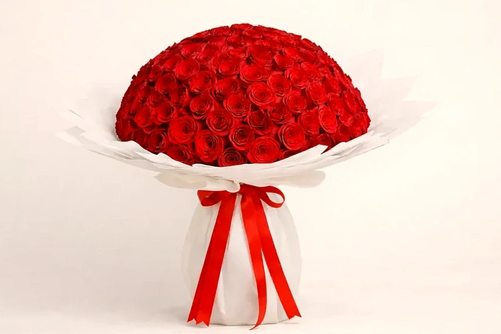 Espírito Romântico: Buquê de 100 Rosas Vermelhas Colombianas com uma Orquídea, imagem ilustrativa