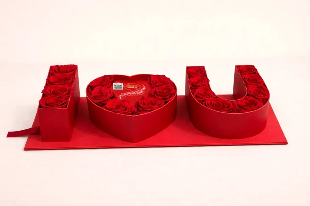 Love Box com Rosas Vermelhas e Chocolate, imagem ilustrativa