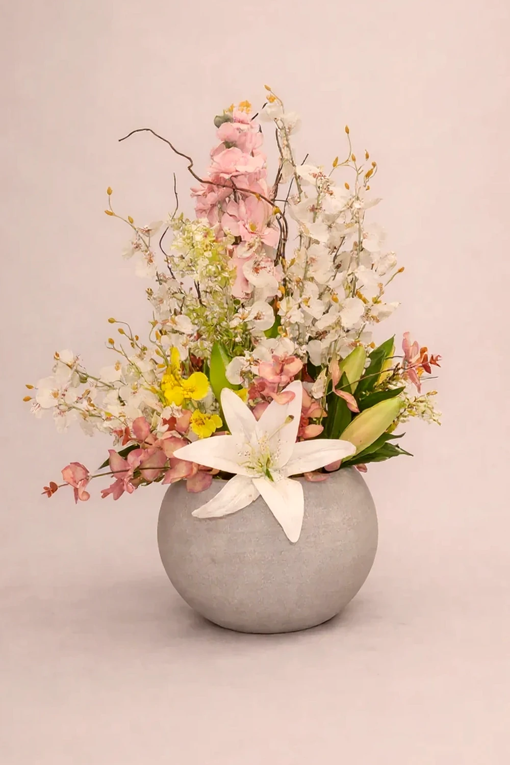 Arranjo Artificial Floral Elegante com Lírio Branco, imagem ilustrativa