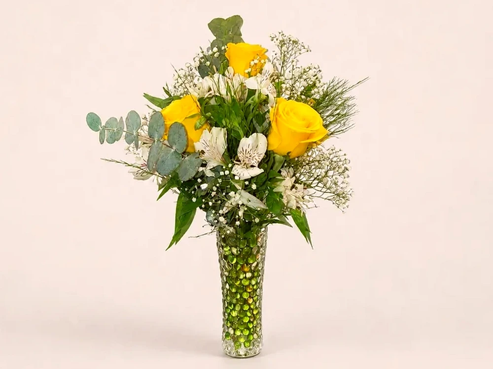 Arranjo Elegante com Rosas Amarelas em Vaso, imagem ilustrativa