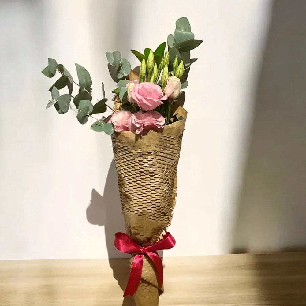 Buquê de Lisianthus Rosa com Eucalipto - Elegância Suave, imagem ilustrativa