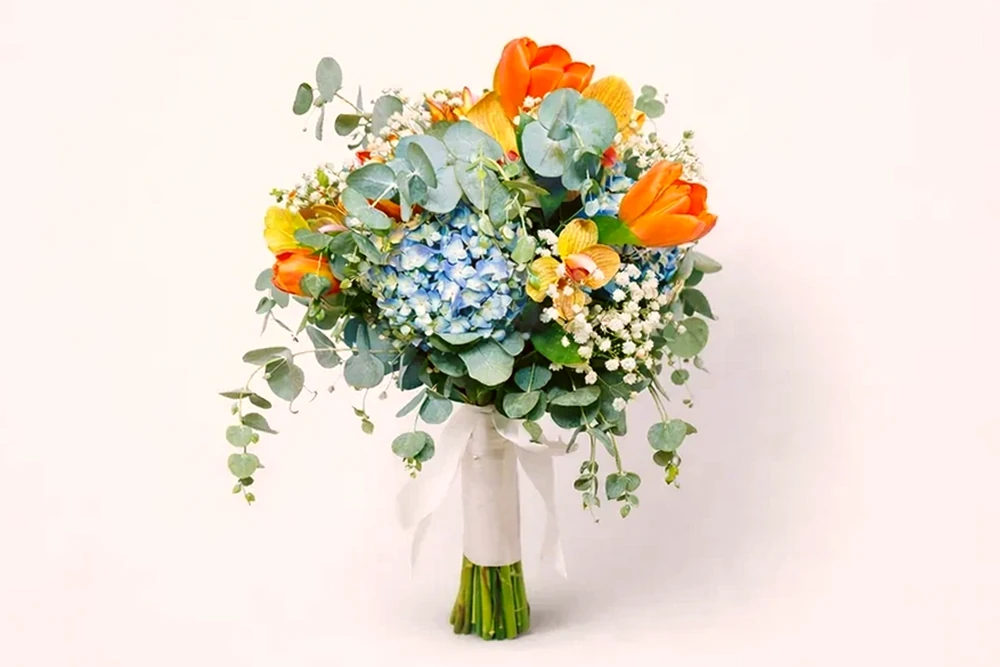 Buquê de Noiva Elegante com Tulipas, Orquídeas e Hortênsias - Um Toque de Sofisticação, imagem ilustrativa