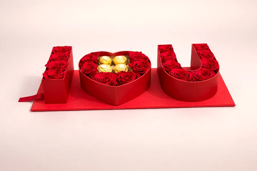 LOVE Box com Rosas Vermelhas e Ferrero Rocher, imagem ilustrativa